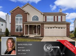 878 Wilkinson Ln, North Aurora, IL 60542