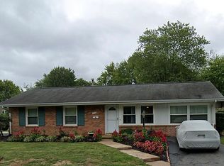 1016 S Ironwood Rd, Sterling, VA 20164