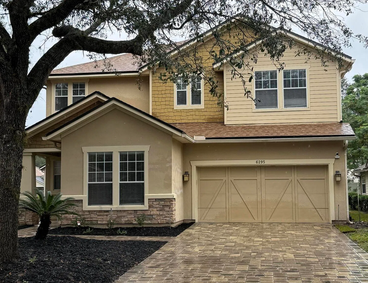 4 bed, 2.5 bath, 2815 sqft, $3,000 — Photo 2