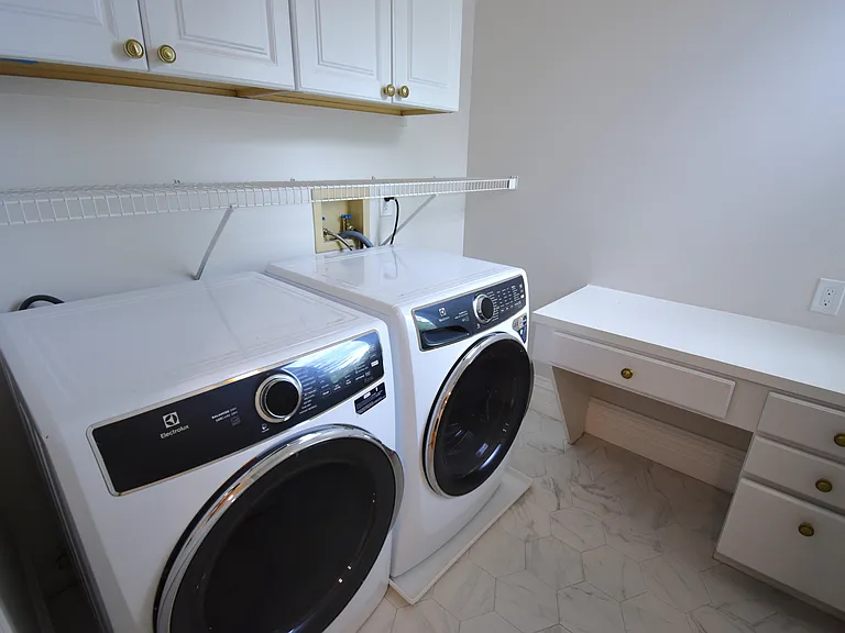 2105 S Fillmore St — Photo 23