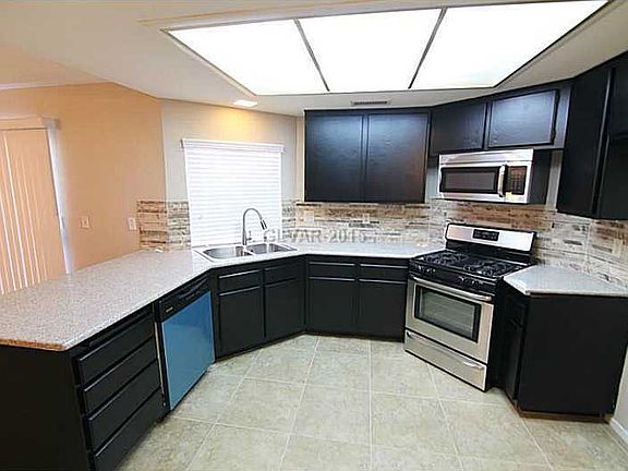 5th image of 817 Dawn Dr