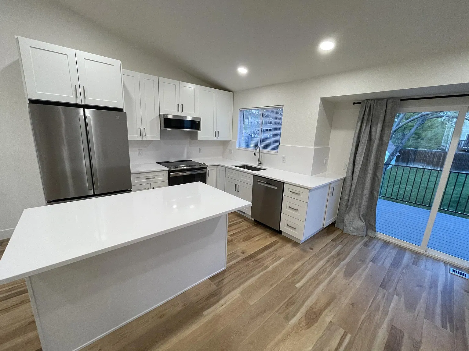 4 bed, 1562 sqft, $3,100 — Photo 4