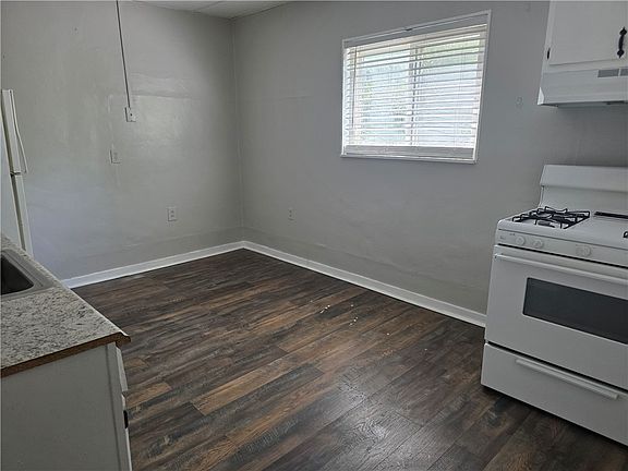 5th image of 726 E 9th Ave