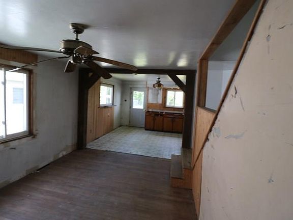 4th image of 611 E Kennedy Ave
