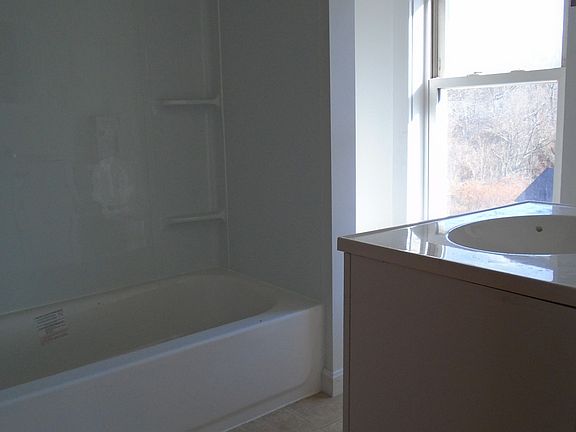 full bathroom upper level