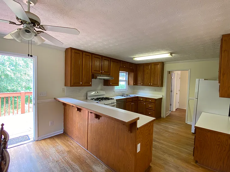 1188 Westchester Dr — Photo 18