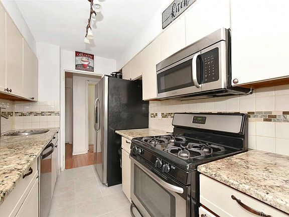 2nd image of 2 Birchwood Ct APT 2L