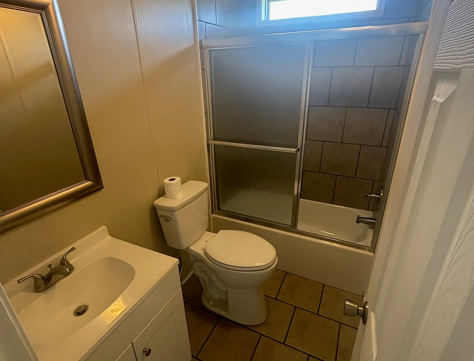 3 bed, 920 sqft, $1,300 — Photo 3