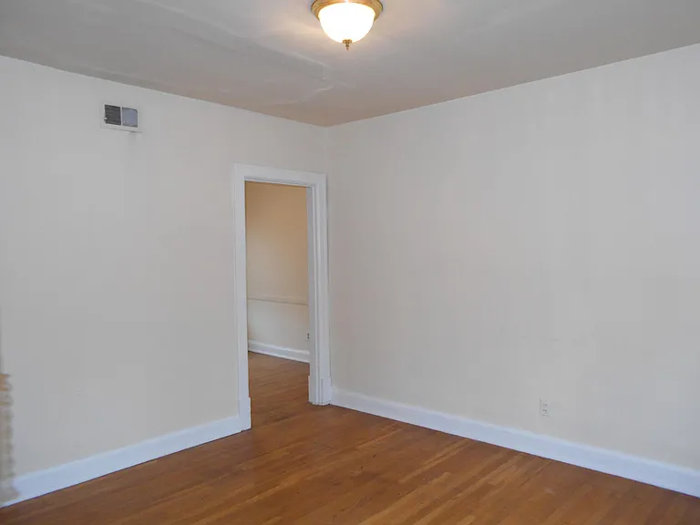 2400 Woodbourne Ave #3C — Photo 9