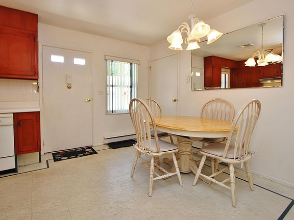 3rd image of 112A Edinburgh Ln #1001