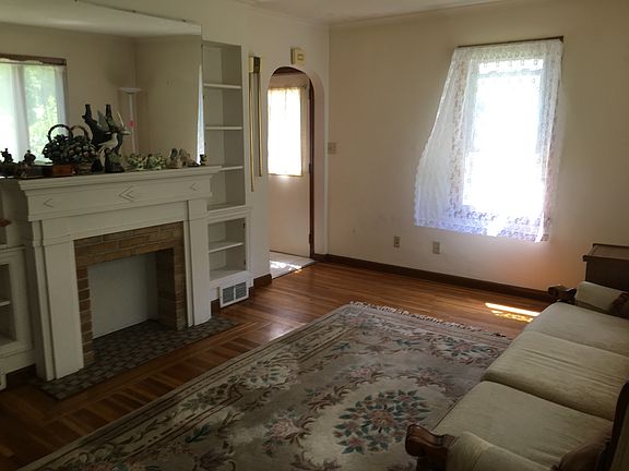 2nd image of 5 Belmont Dr #1