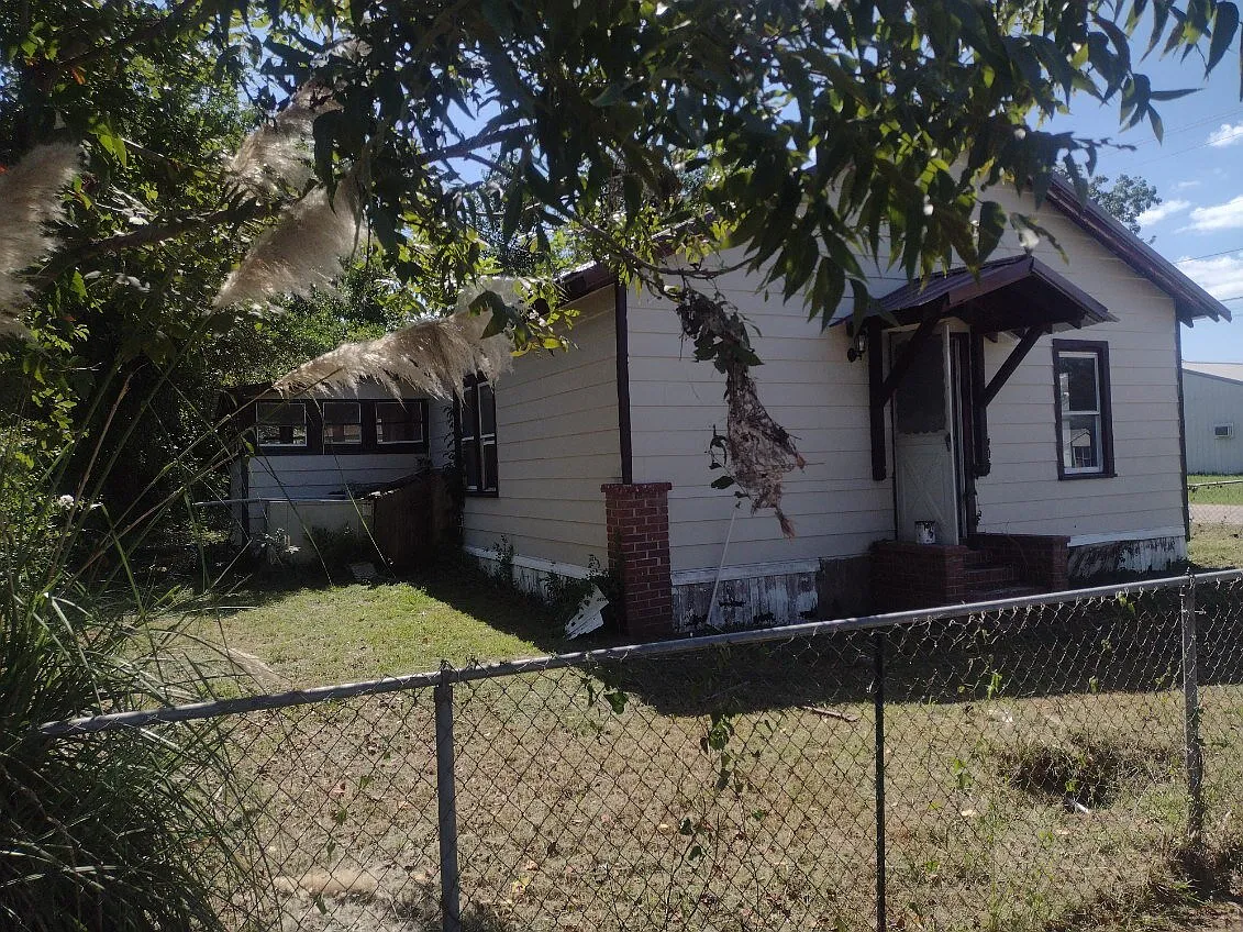 2 bed, 1.0 bath, 1200 sqft, $900 — Photo 3
