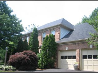730 Old Hunt Way, Herndon, VA 20170
