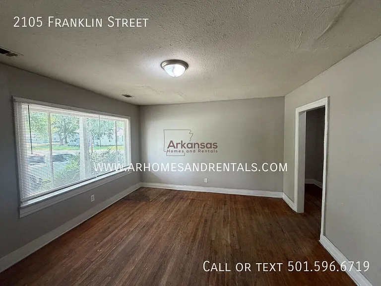 2105 Franklin St — Photo 2