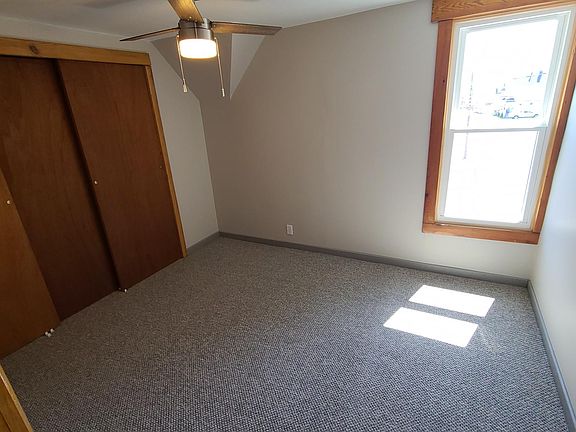 3rd image of 526 Gould Ave