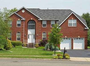 20 Dayna Dr, Monroe Township, NJ 08831