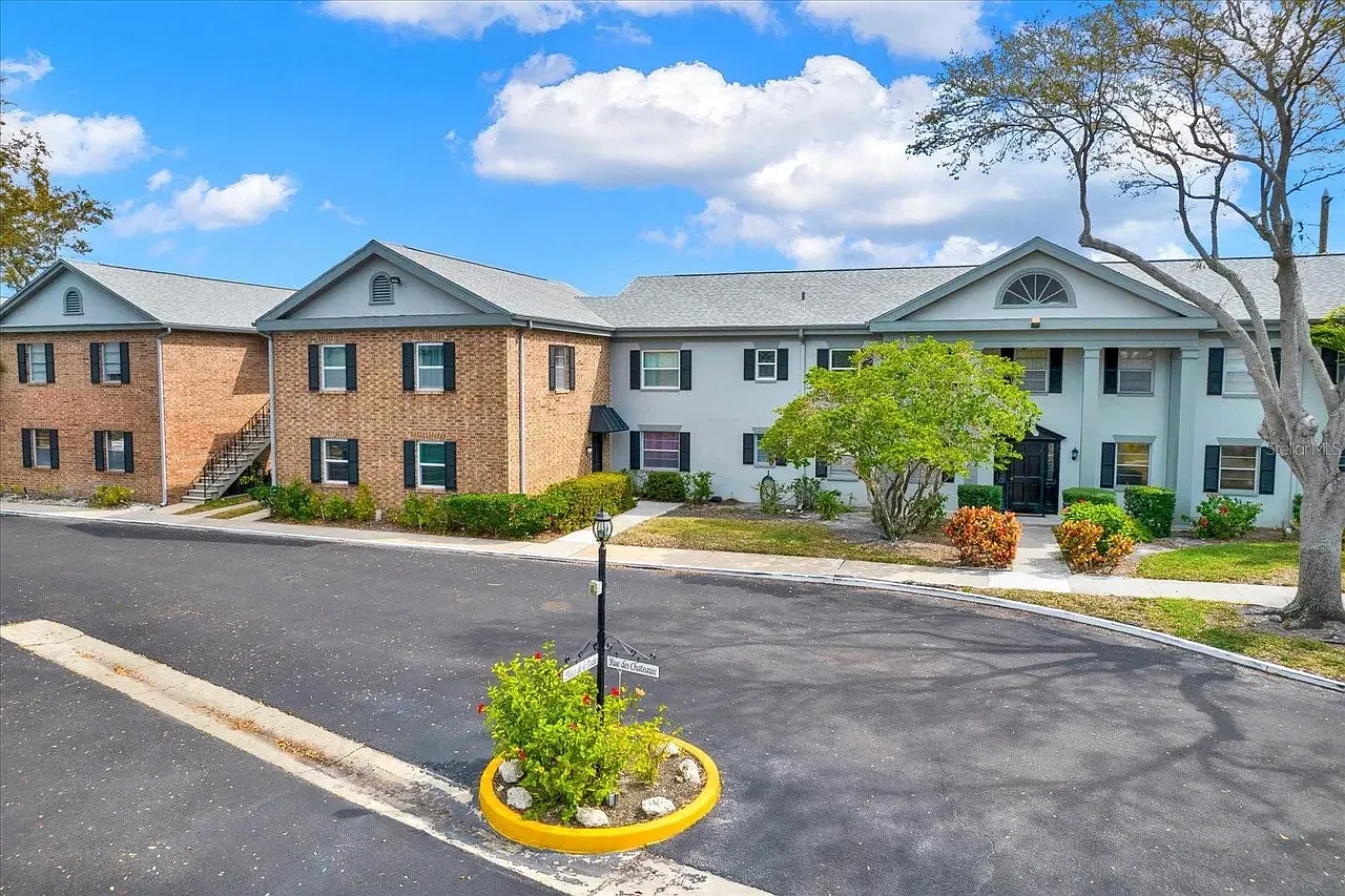 2 bed, 970 sqft, $2,100 — Photo 3