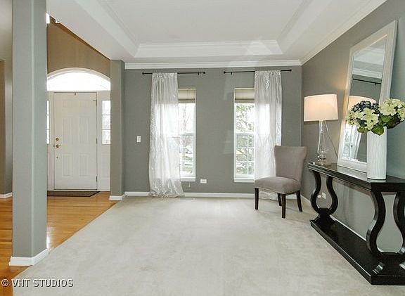 5th image of 596 Thornwood Ave