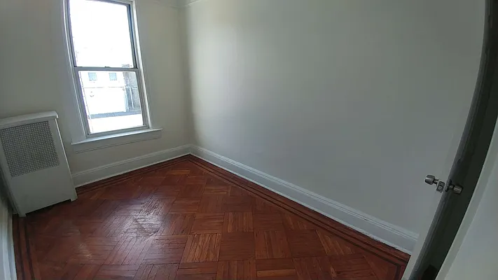 Rented by Halvatzis Realty | media 4