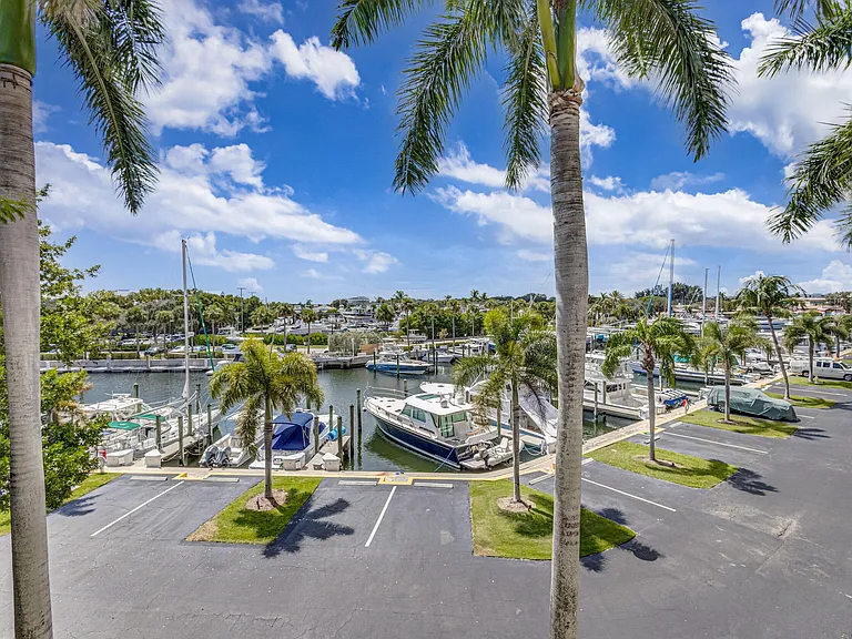 27 Marina Gardens Dr — Photo 51