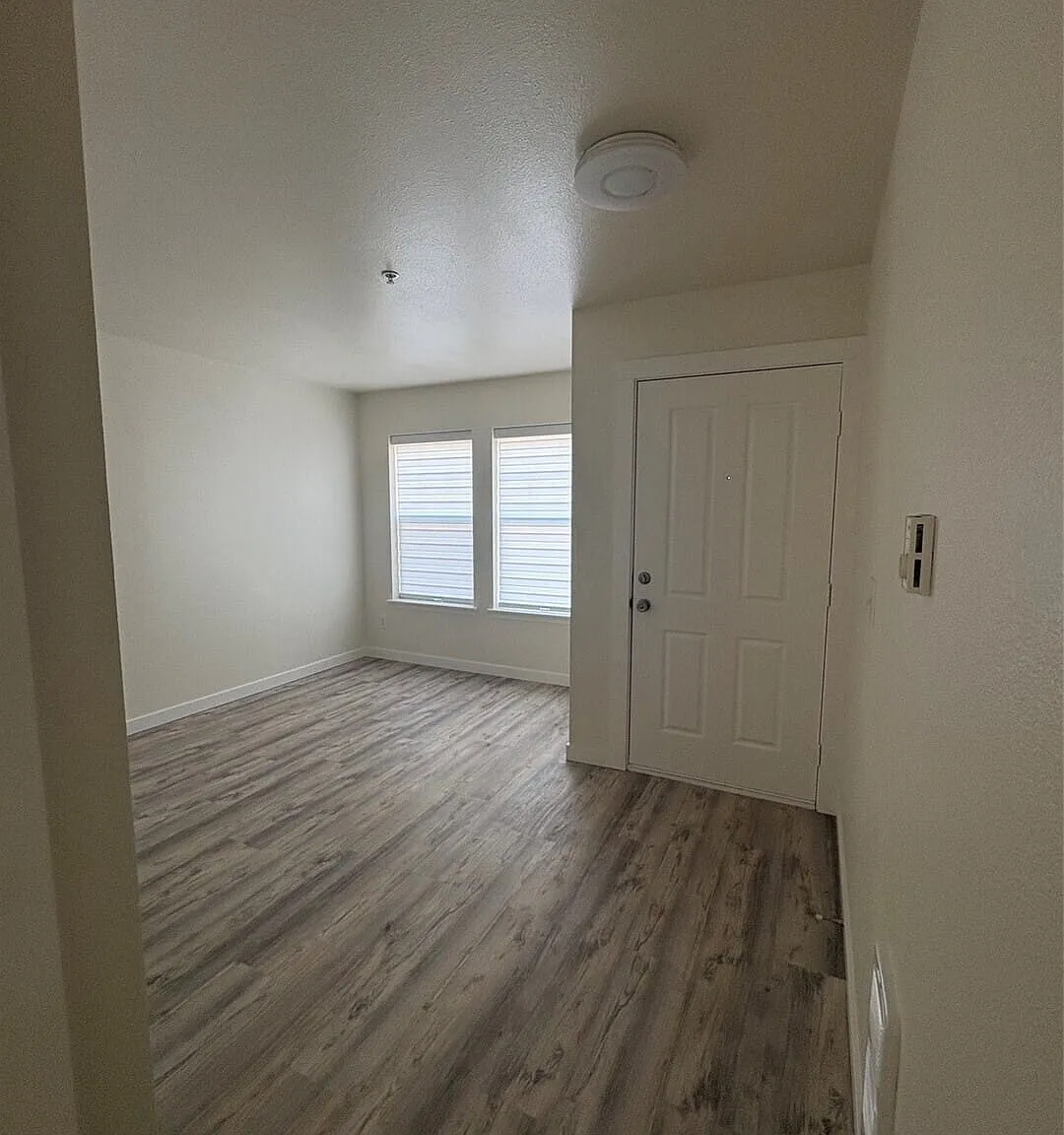 4 bed, 2.5 bath, 1413 sqft, $2,595 — Photo 3