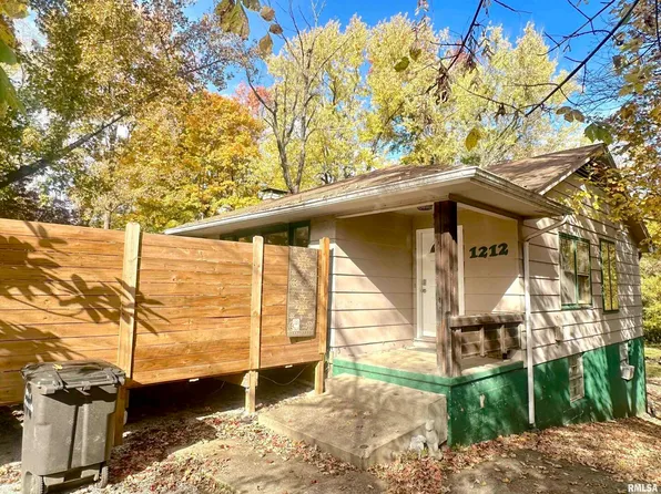 1212 W Schwartz St, Carbondale, IL 62901