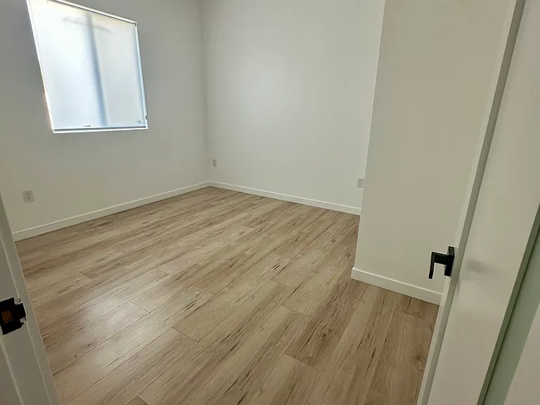 7840 Lasaine Ave — Photo 13