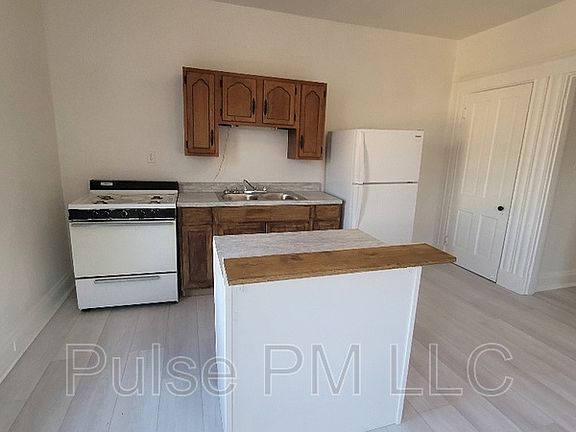 4th image of 3715 Park Ave #2