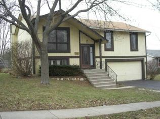 126 Mary Ln, Cary, IL 60013