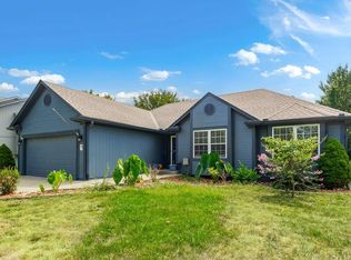 937 E Oak Crest Dr, Gardner, KS 66030