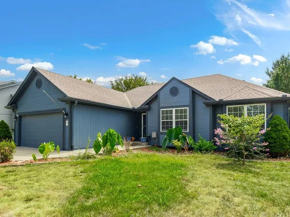 937 E Oak Crest Dr, Gardner, KS 66030