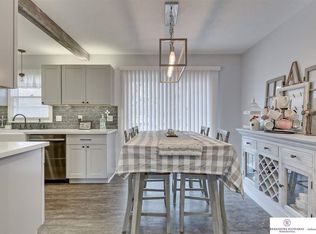 6710 S 81st St, Ralston, NE 68127