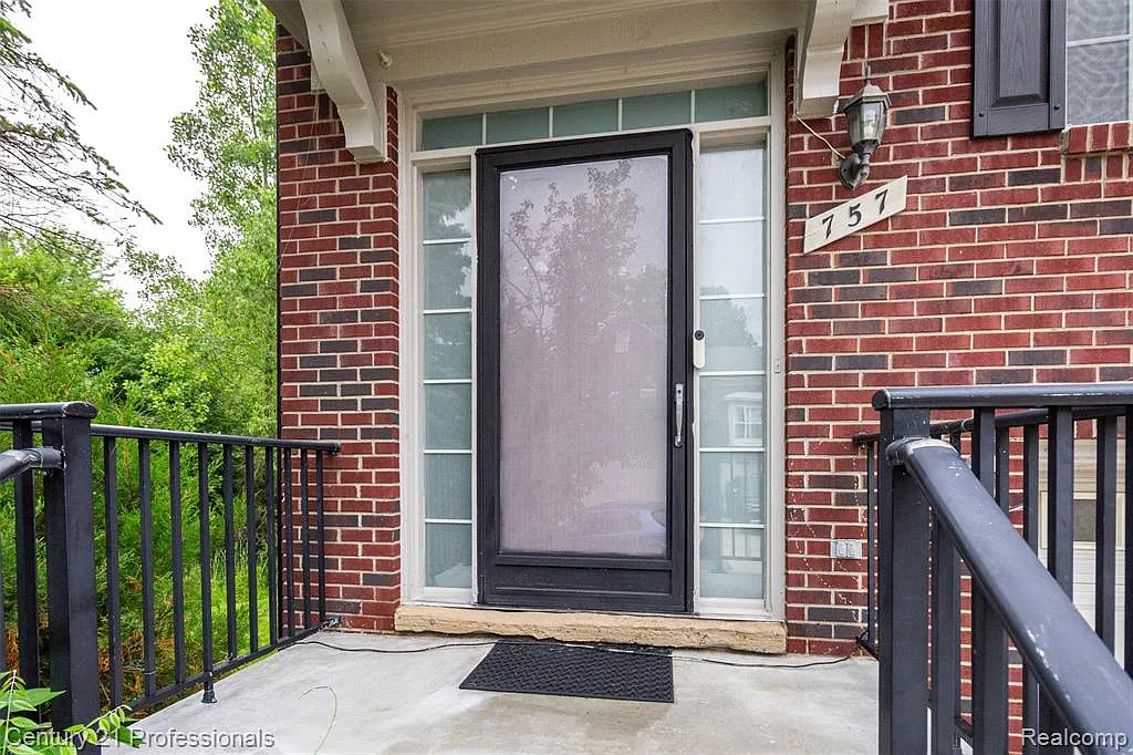 4 bed, 3.5 bath, 2058 sqft, $3,300 — Photo 4