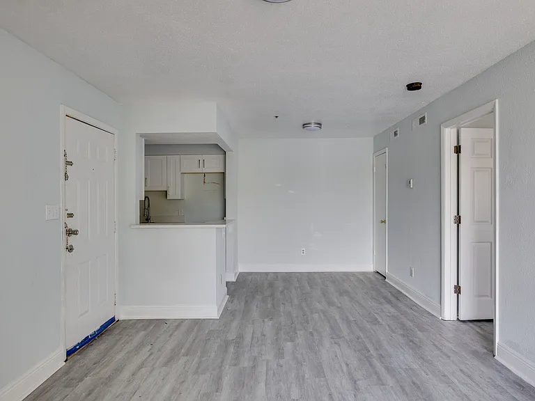 2845 Winkler Ave #319 — Photo 8