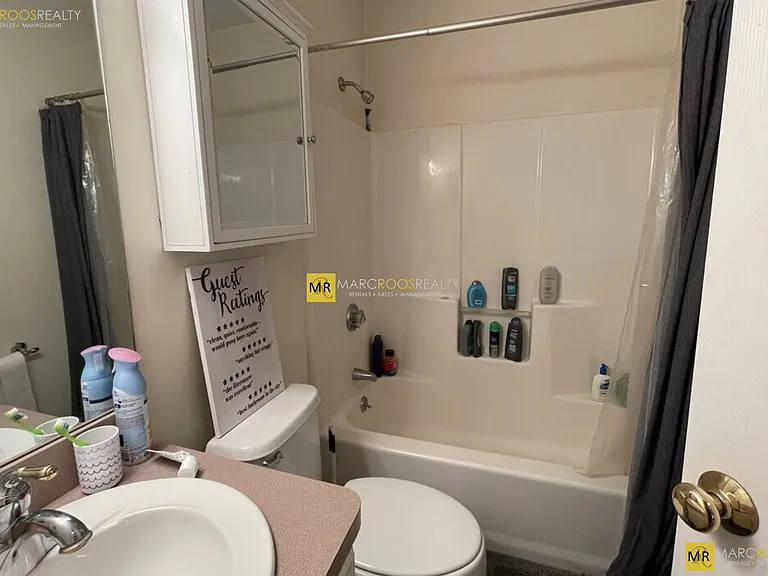 111 W 8th St #1 — Photo 3