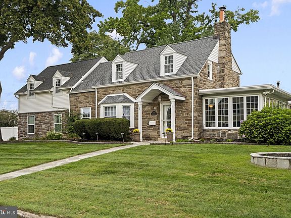 4th image of 79 Manor Cir