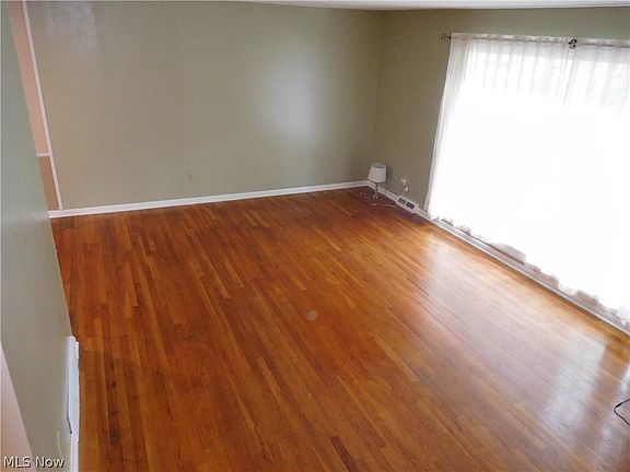 4th image of 24336 Noreen Dr