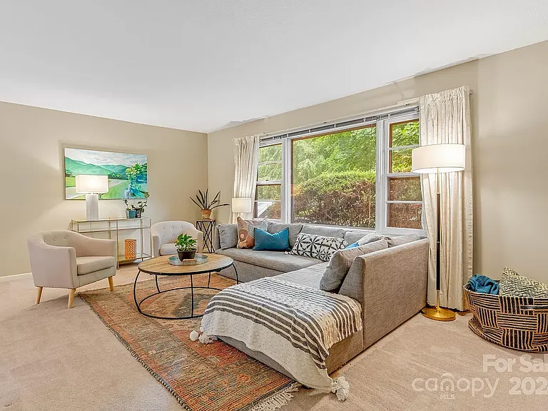 15 Zephyr Dr — Photo 3