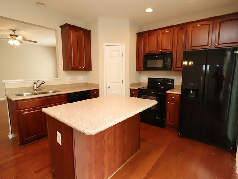 110 Fanwood Ct — Photo 15