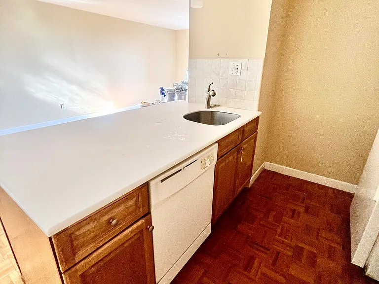 4430 Douglaston Pkwy #6A — Photo 12