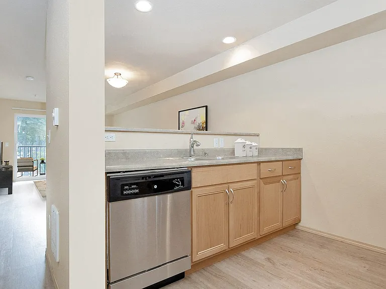 2x2 - 979 SF - Kitchen