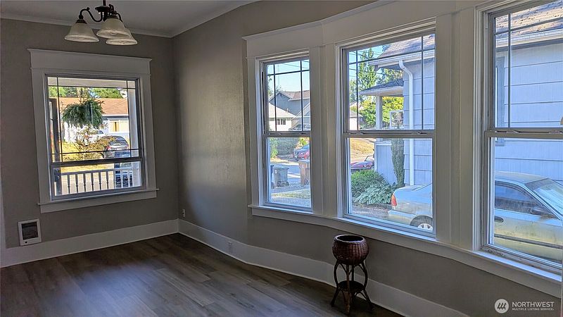 3rd image of 1220 S Adams Street