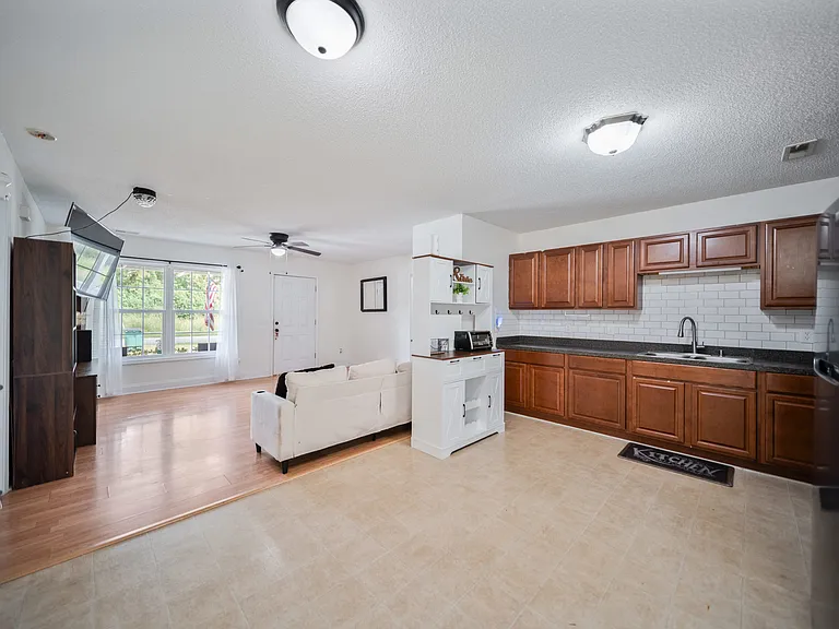 817 Church St — Photo 4