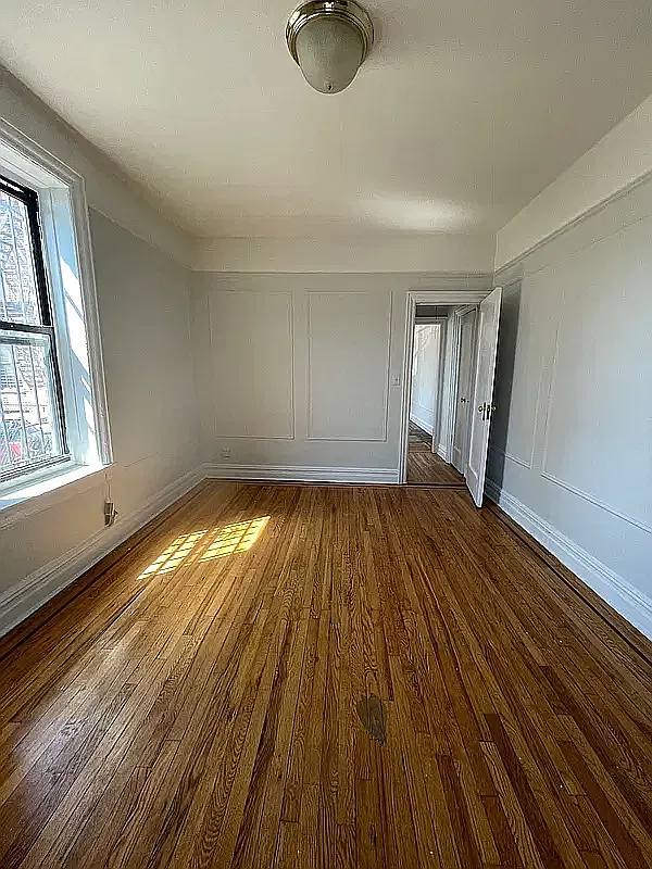 1599 West 10th Street — Photo 3
