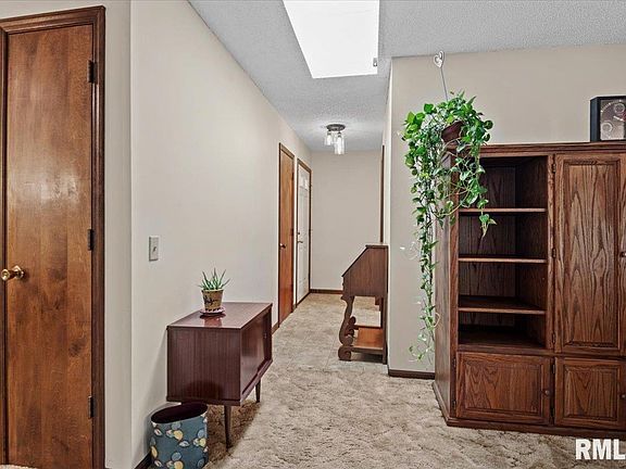 4th image of 2633 Lemont Dr
