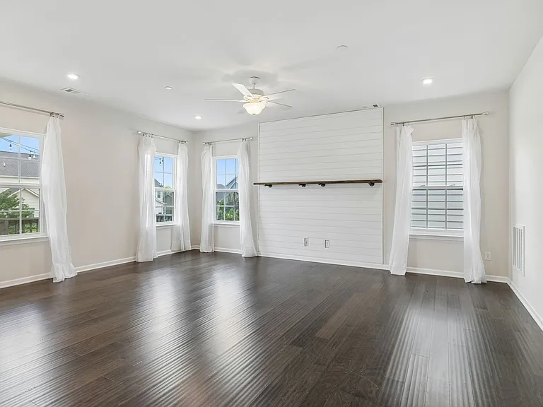 2030 Oglethorpe Dr — Photo 13