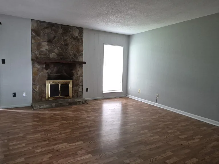 6374 Brandywine Trl — Photo 2