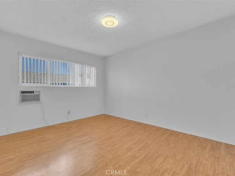 6643 De Longpre Ave #10 — Photo 14