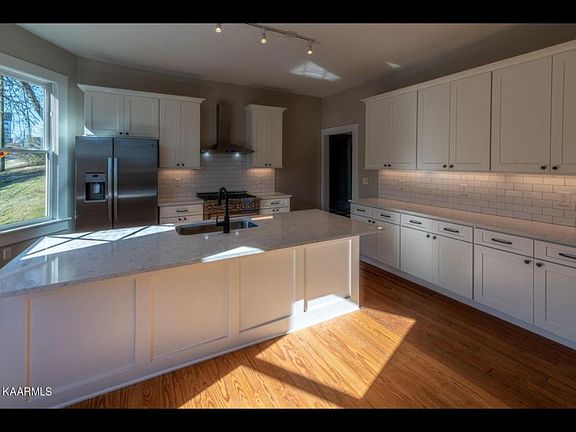 5th image of 2025 Dawson St #1