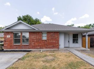 141A Stewart Bend Ct, Azle, TX 76020